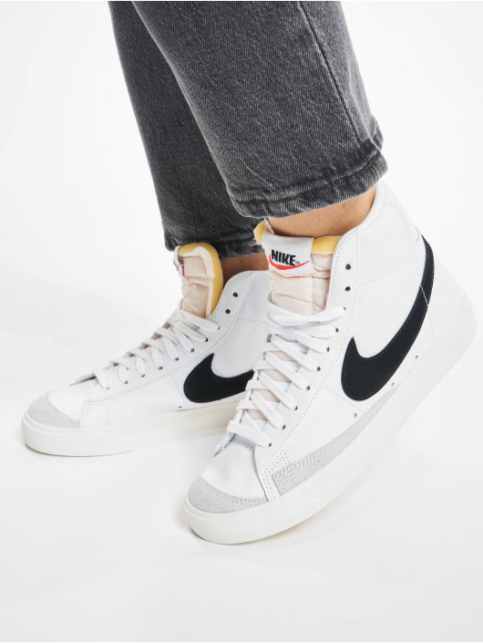 Nike Sneaker Blazer Mid '77 weiß