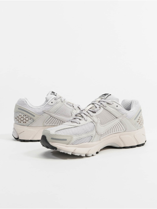 Nike Sneakers Zoom Vomero 26 grå