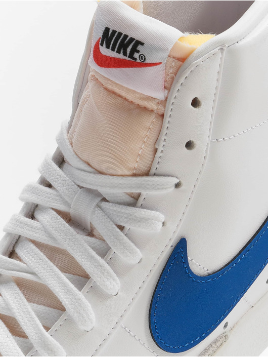 Nike Snejkry Blazer Mid '77 bílý