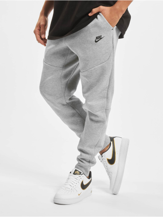 Nike Pant / Sweat Pant Tech Fleece Jogger in grey 876073