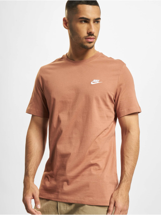 Nike T-paidat Club ruskea