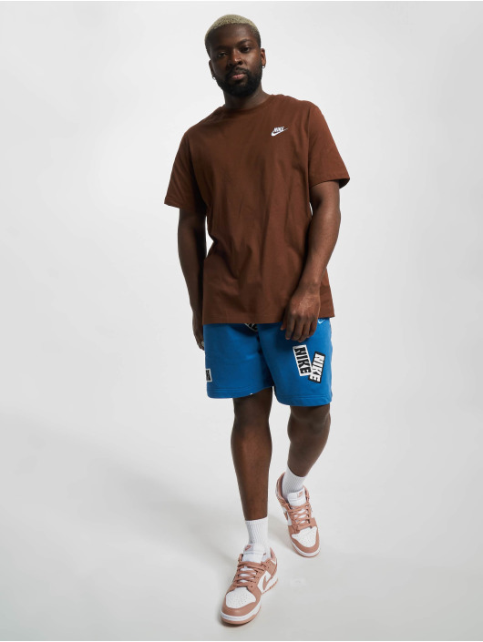 Nike T-paidat Sportswear Club ruskea