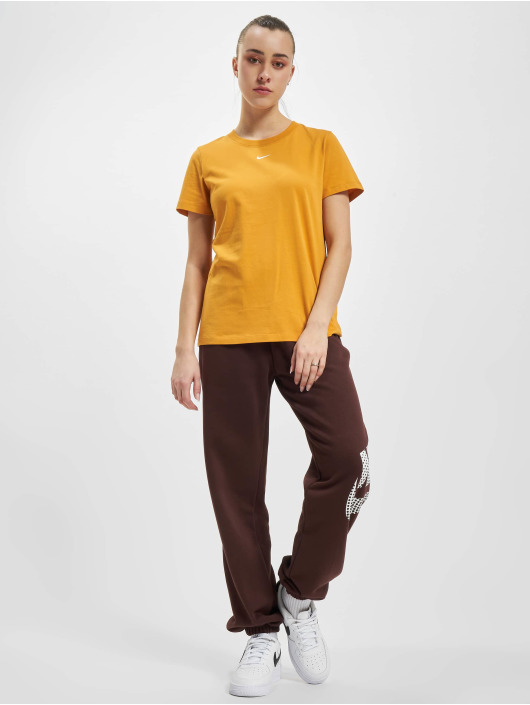 Nike t-shirt Sportswear geel