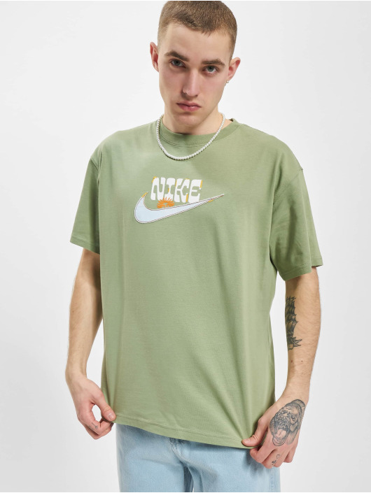 Nike T-Shirt NSW Sole Craft grün