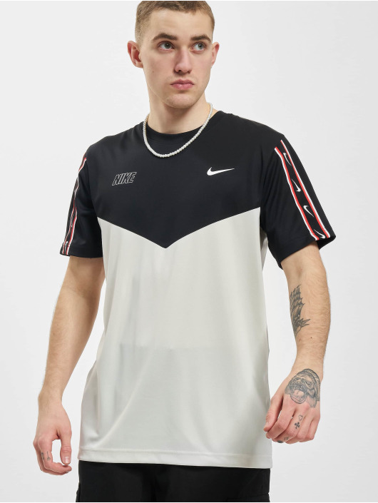 Nike Herren T-Shirt NSW Repeat in schwarz