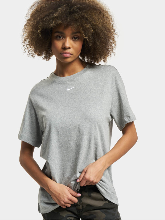 Nike T-shirts W Nsw Essential grå