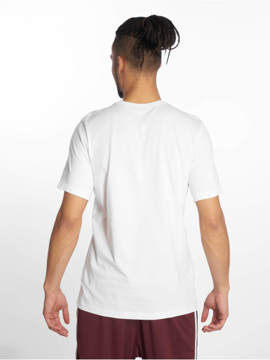 Nike T-skjorter Sportswear hvit
