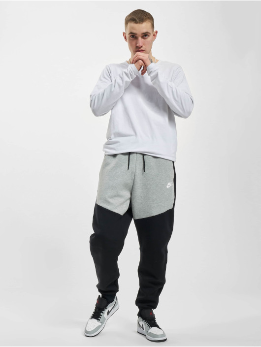 Nike Verryttelyhousut Sportswear Tech Fleece musta