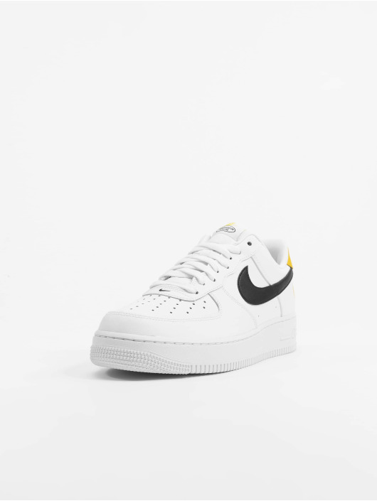 Oxidar correcto grado Nike Zapato / Zapatillas de deporte Air Force 1 07 LV8 2 en blanco 920477