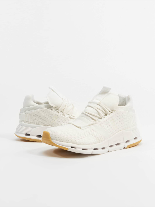 ON Running Baskets Cloudnova blanc