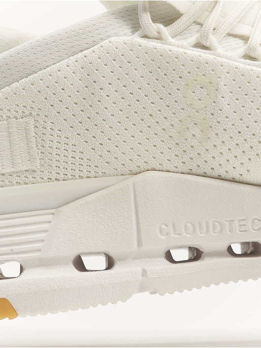 ON Running Baskets Cloudnova blanc