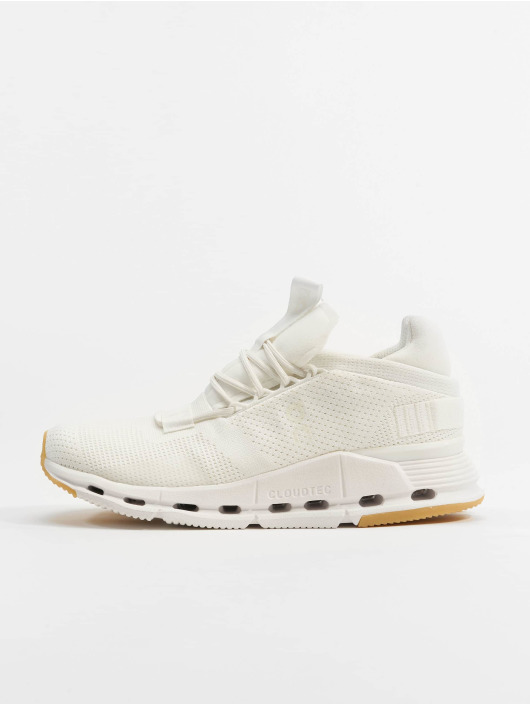 ON Running Sneakers Cloudnova vit