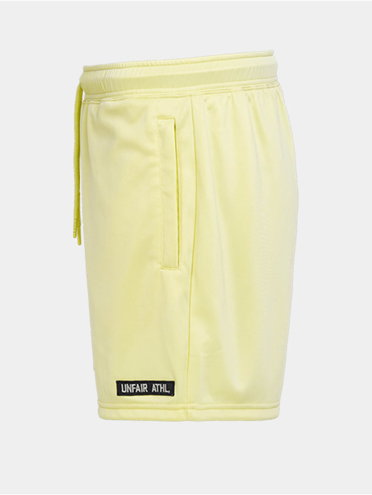 UNFAIR ATHLETICS Herren Shorts DMWU Athletics in gelb