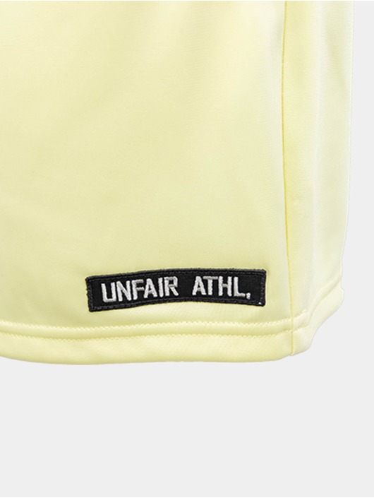 UNFAIR ATHLETICS Herren Shorts DMWU Athletics in gelb