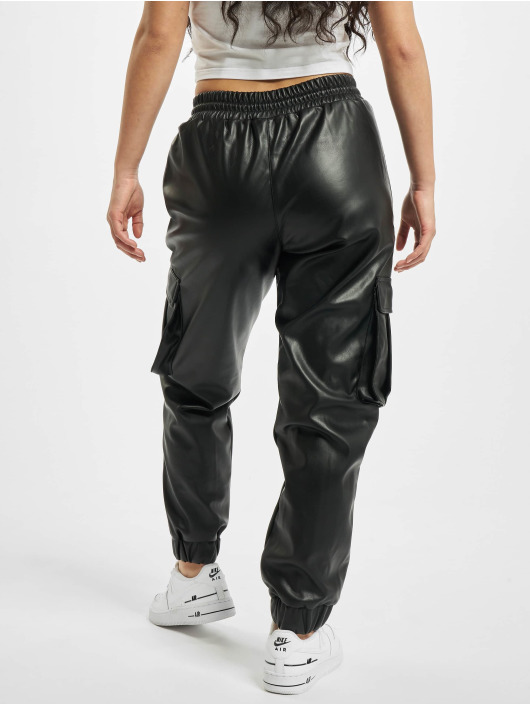Urban Classics Pantalon cargo Faux Leather noir