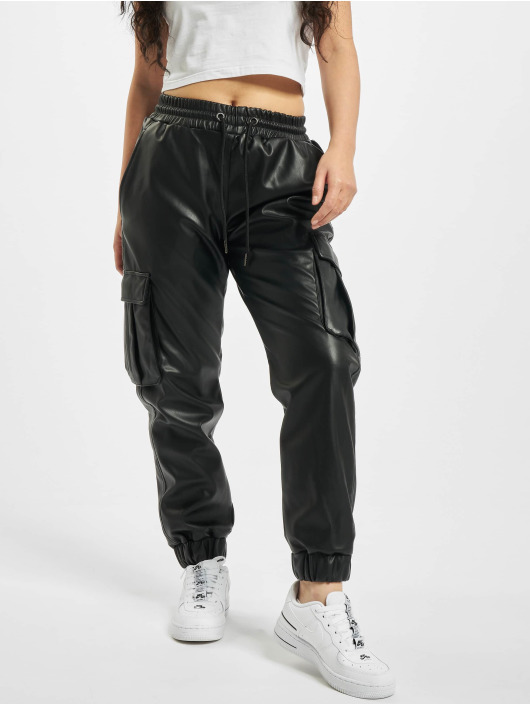 Urban Classics Spodnie Chino/Cargo Faux Leather czarny