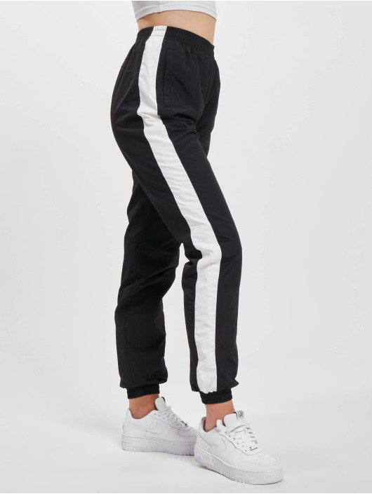 Urban Classics Spodnie do joggingu Striped Crinkle czarny