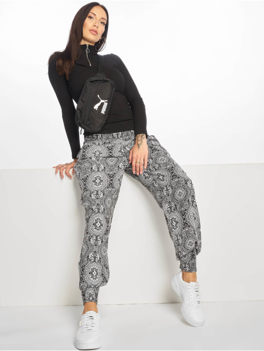 Urban Classics Stoffbukser Sarong svart