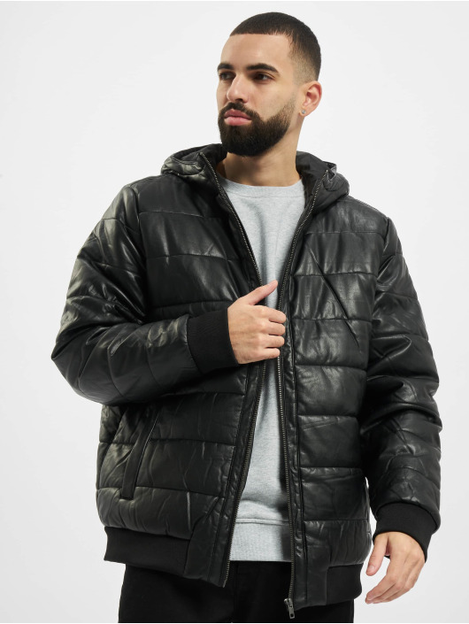 Urban Classics Herren Winterjacke Hooded Faux Leather in schwarz
