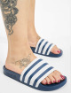 adidas Originals Claquettes & Sandales Adilette bleu