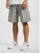 New Era Shorts Pinstripe grau