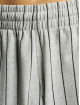 New Era Shorts Pinstripe grå