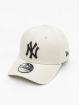 New Era snapback cap League Essential 39 Thirty New York Yankees beige