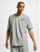 New Era T-Shirt Oversized Pinstripe gris