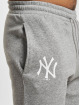 New Era Verryttelyhousut MLB New York Yankees League Essentials harmaa