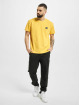 UNFAIR ATHLETICS T-Shirt Dmwu Patch jaune